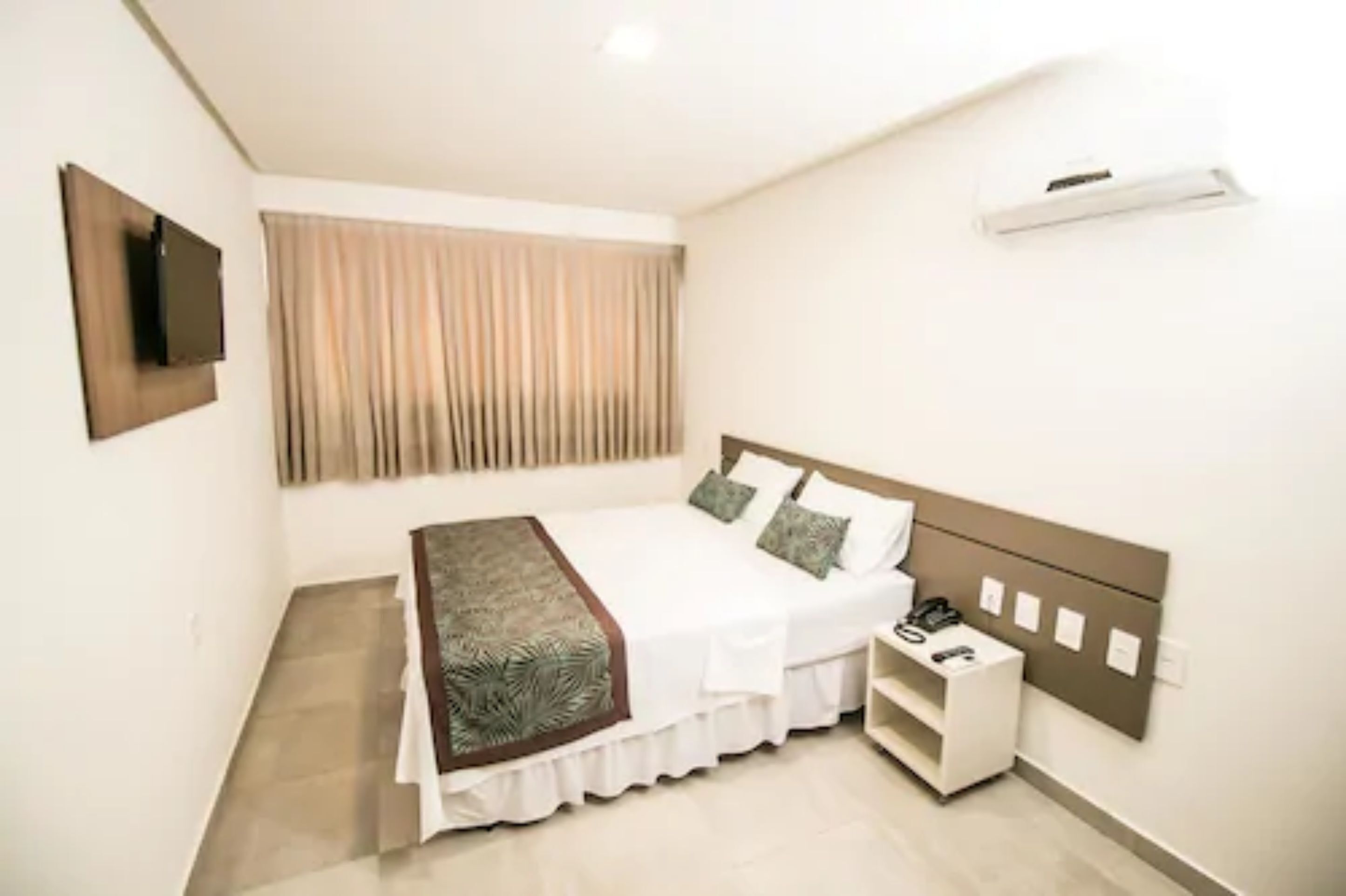 Minibar, desk, free WiFi, bed sheets