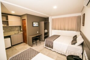 Minibar, desk, free WiFi, bed sheets - Hotel do Mar Manaira Executive (Joao Pessoa)