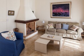 스탠 다드 빌라, 전용 수영장 (Serenata) | 거실 공간 | 디지털 채널 시청이 가능한 32인치 평면 TV, TV, 벽난로