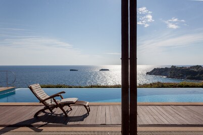 Absolute Villa by Stylish Stays