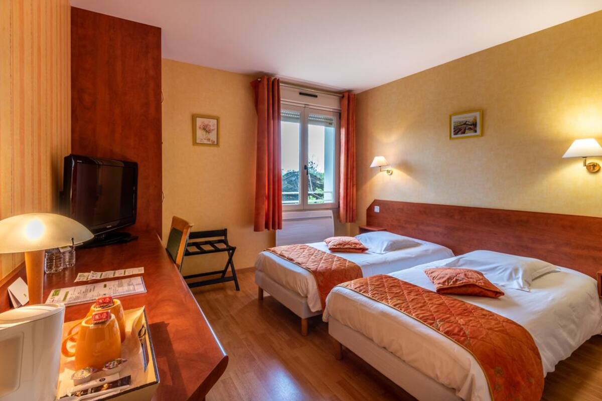 Minibar, desk, blackout curtains, free WiFi