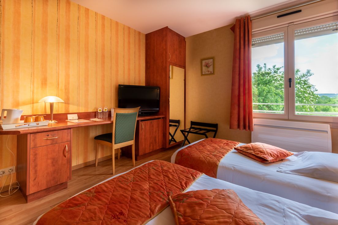 standard twin room | minibar, desk, blackout curtains, free wifi