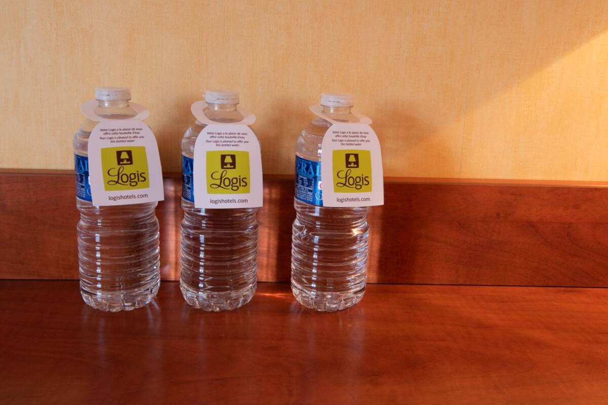 comfort triple room, bathtub | minibar