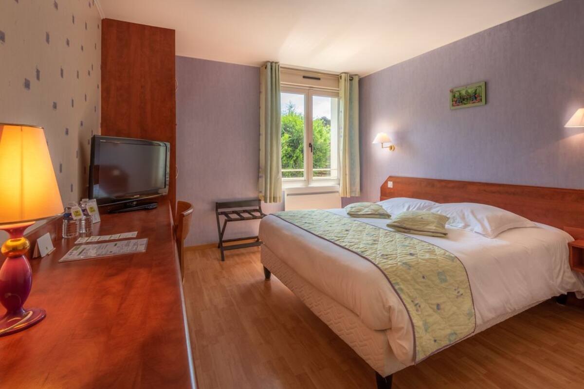Minibar, desk, blackout curtains, free WiFi