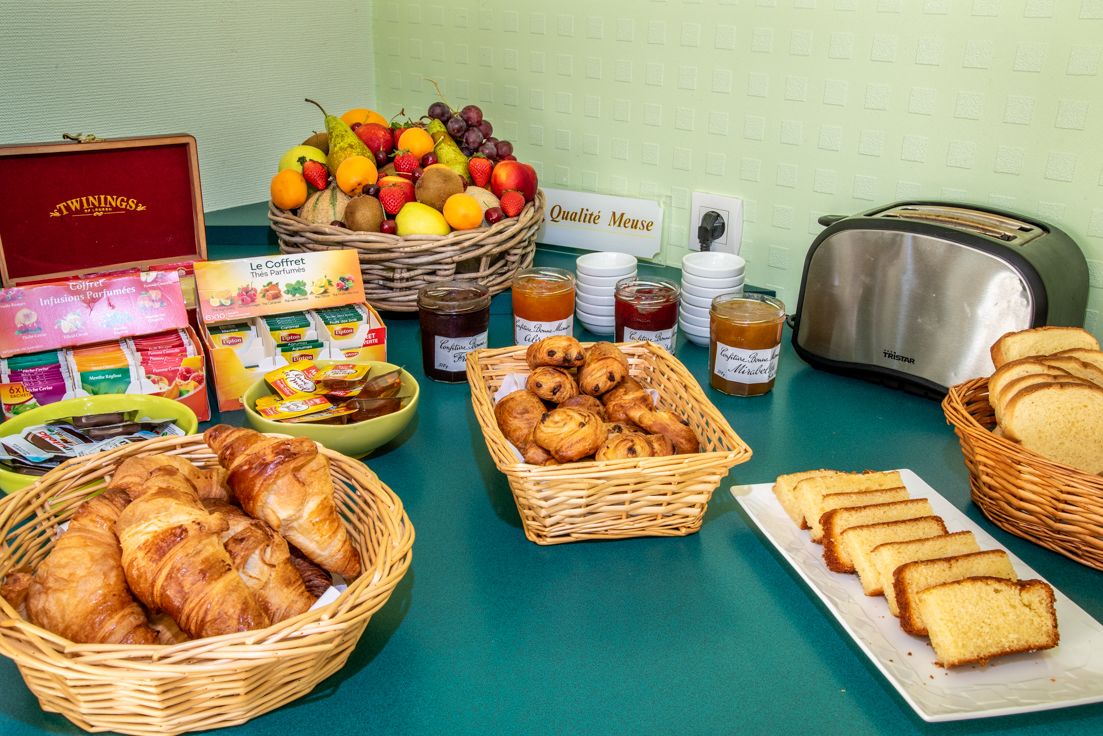 daily continental breakfast (eur 10.00 per person)