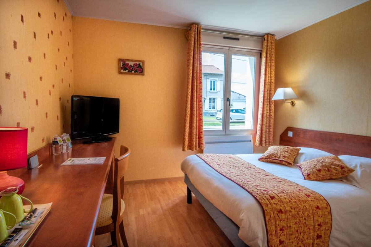 Minibar, desk, blackout curtains, free WiFi