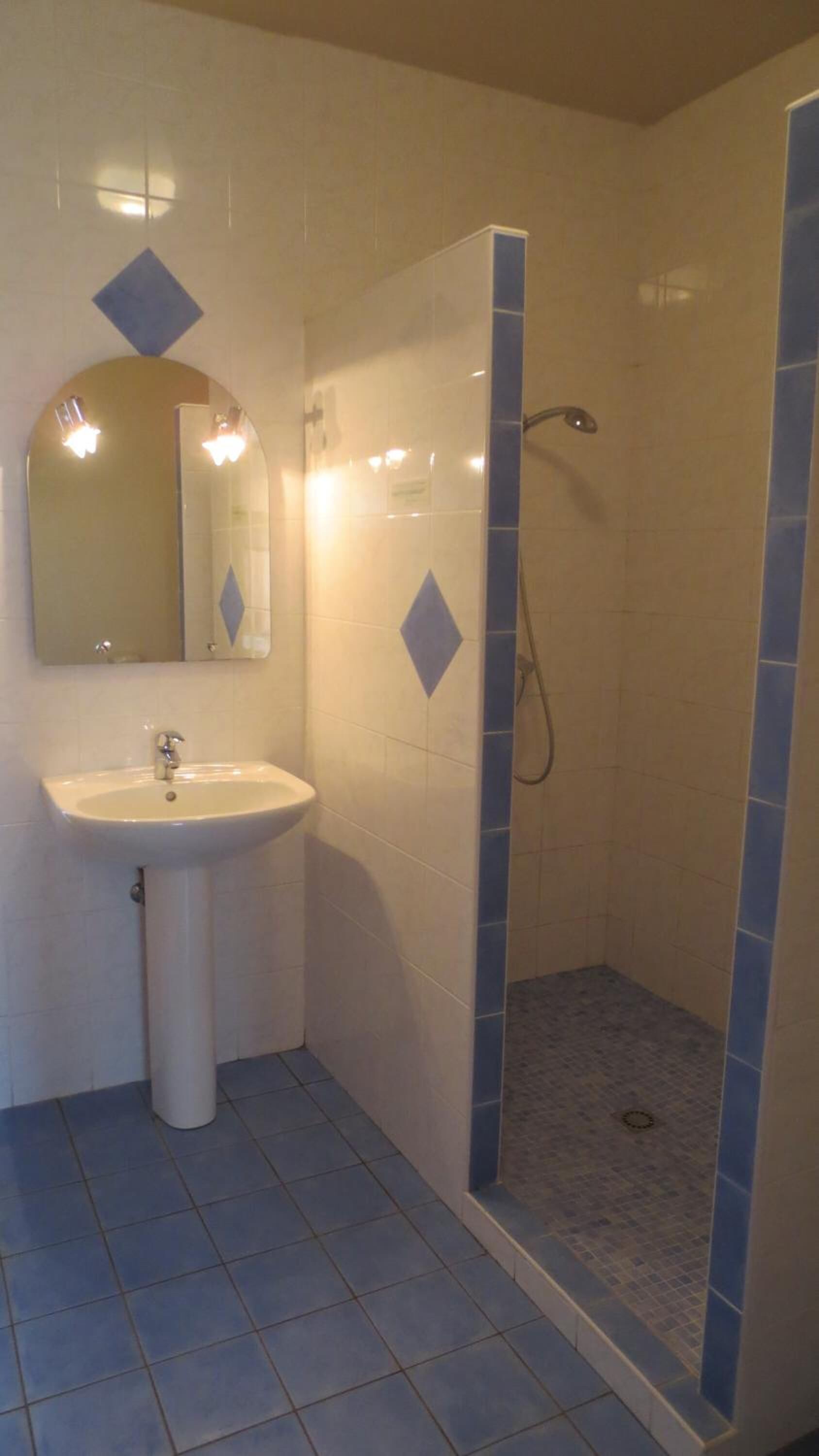 free toiletries, towels