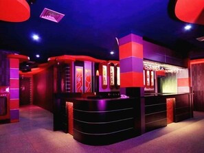Bar (on property) - Blue Atlantic International Hotel (Banjarmasin)