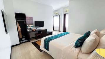 Suite, 1 King Bed | 1 bedroom, minibar, desk, laptop workspace