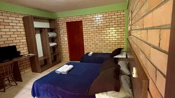 1 bedroom, desk, laptop workspace, free WiFi