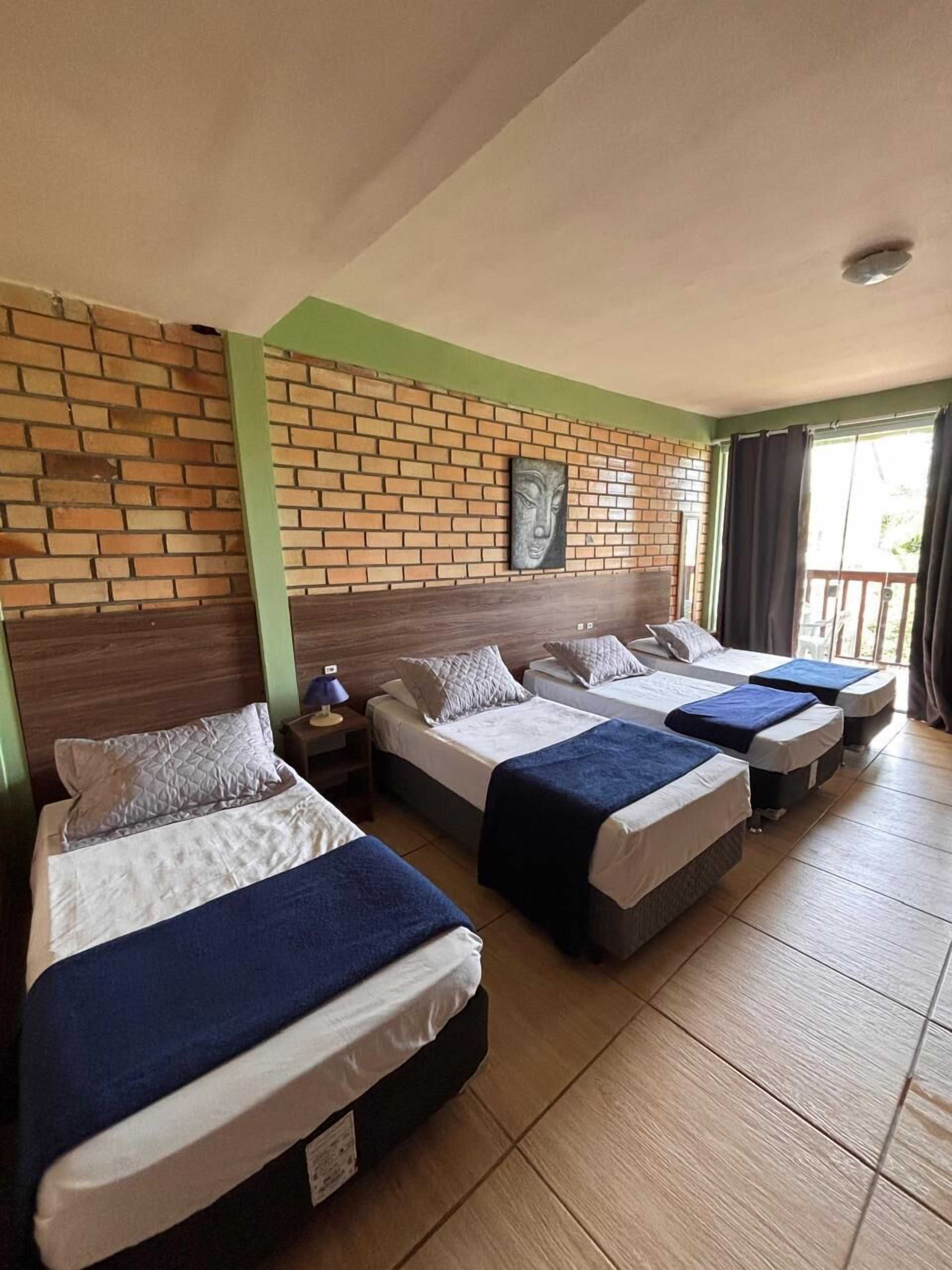 Bureau, espace de travail pour ordinateur portable, Wi-Fi gratuit