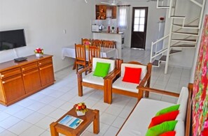 14-inch LCD TV with cable channels, TV - Residencial Jerusalém I (Porto Seguro)