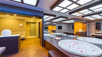 Salas de tratamiento para parejas, sauna y tina de hidromasaje