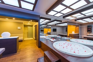 Çiftler için bakım odaları, sauna, jakuzi, buhar odası, hamam