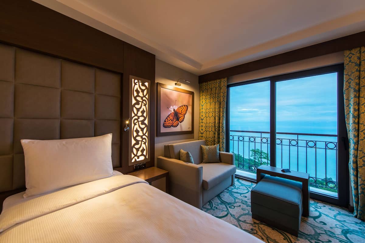 1 bedroom, premium bedding, minibar, in-room safe