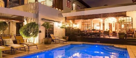 Outdoor pool, sun loungers