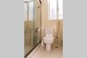 Traditional Apartment | Bathroom - Ipanema - Quarto e sala - AHD85701 (Rio de Janeiro)