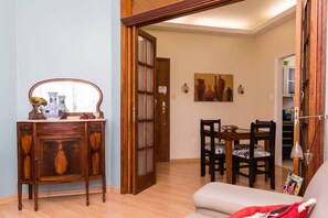 Traditional Apartment | Living room | LCD TV - Ipanema - Quarto e sala - AHD85701 (Rio de Janeiro)