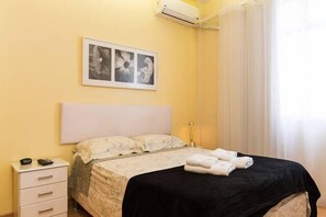 Traditional Apartment | 1 bedroom, iron/ironing board, free WiFi - Ipanema - Quarto e sala - AHD85701 (Rio de Janeiro)