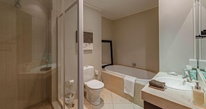Bathroom - 605 The Icon Building (Cape Town)