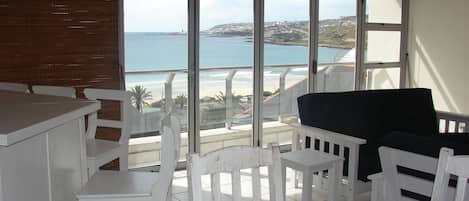 Departamento familiar, 2 habitaciones (Geelstert) | Área de sala de estar | Televisión