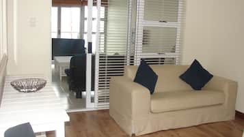 Family Apartment, 2 Bedrooms (Geelstert) | In-room dining