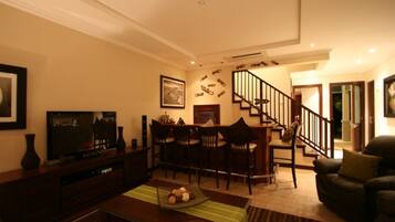 House, 4 Bedrooms (Maison 78) | Living room | Flat-screen TV
