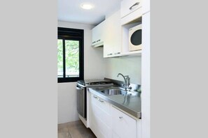 Refrigerador, microondas, horno, placa de cocina