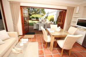 In-room dining - Constantia Garden Suites (Cape Town)