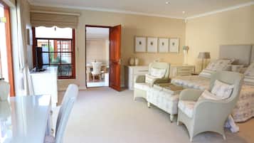 1 bedroom, Egyptian cotton sheets, premium bedding, in-room safe