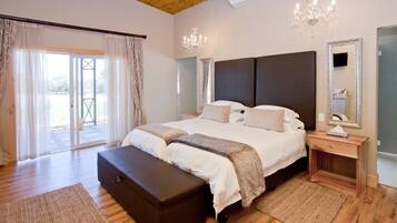 Luxury Room, 1 Bedroom (shower & bath) | Minibar, in-room safe, free WiFi, wheelchair access