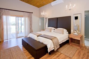 Luxury Room, 1 Bedroom (shower & bath) | Minibar, in-room safe, free WiFi, wheelchair access