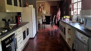 Comfort Cottage, 2 Bedrooms (Klip-Cottage) | Private kitchen | Microwave, stovetop, electric kettle, cookware/dishes/utensils