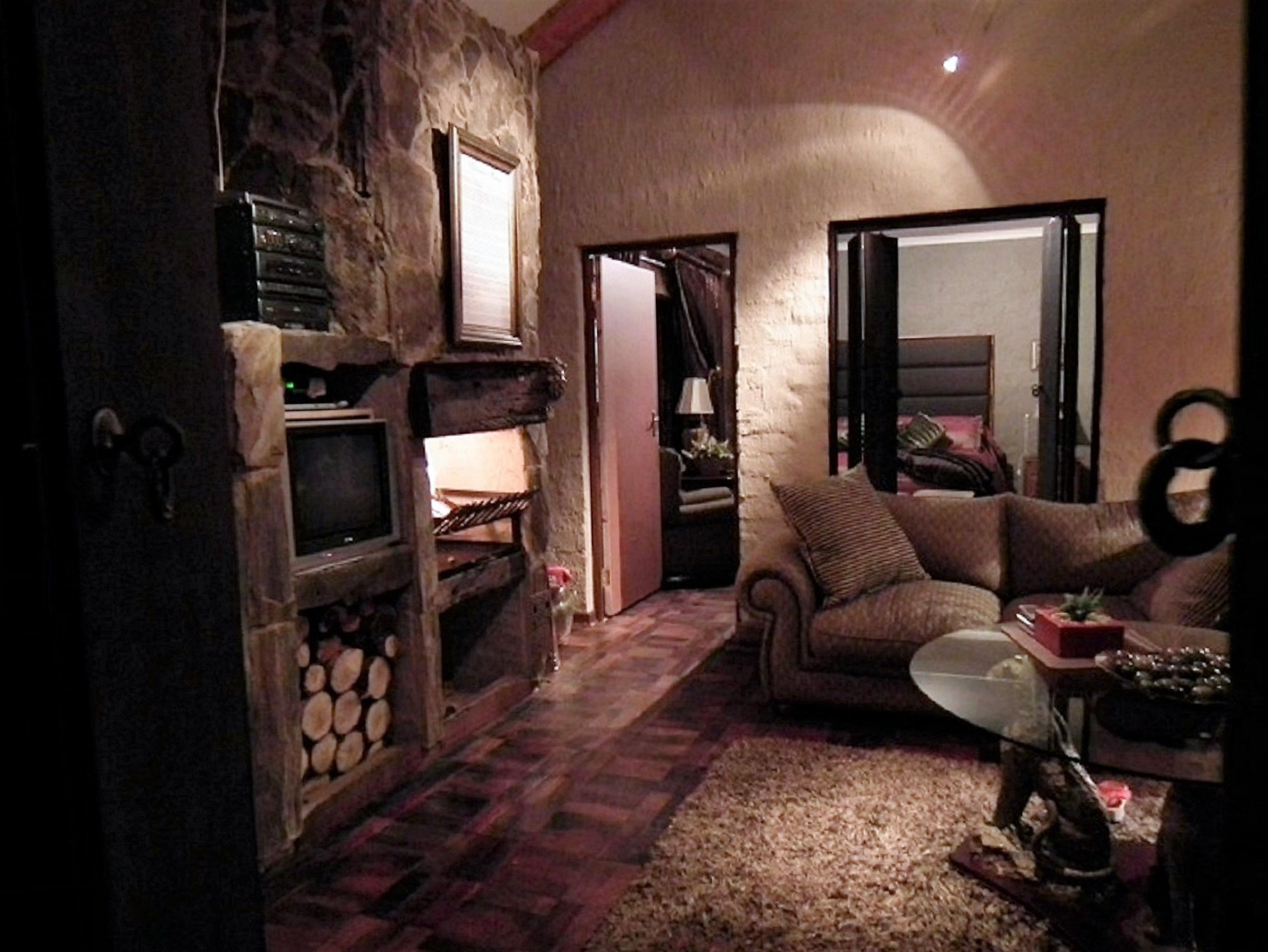 Comfort Cottage, 2 Bedrooms (Klip-Cottage) | Living area | TV, fireplace