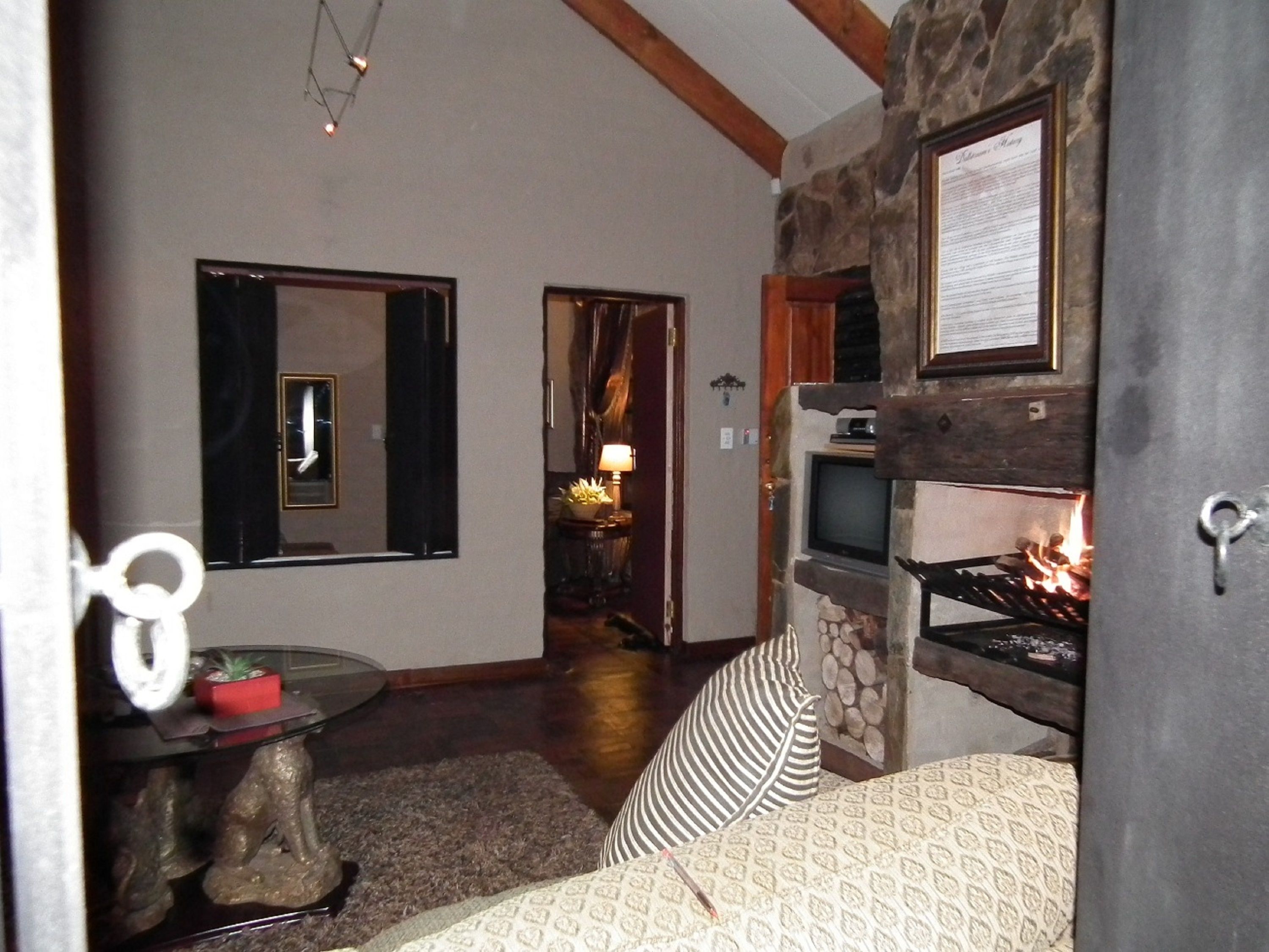 Comfort Cottage, 2 Bedrooms (Klip-Cottage) | Living area | TV, fireplace