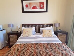 In-room safe, individually decorated, individually furnished, desk - Mi Casa Su Casa Boutique Accommodation (Johannesburg)