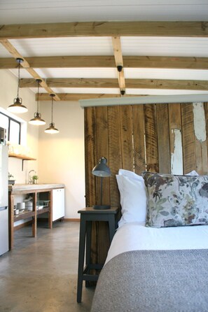 Interior - Avo and Oak (George)