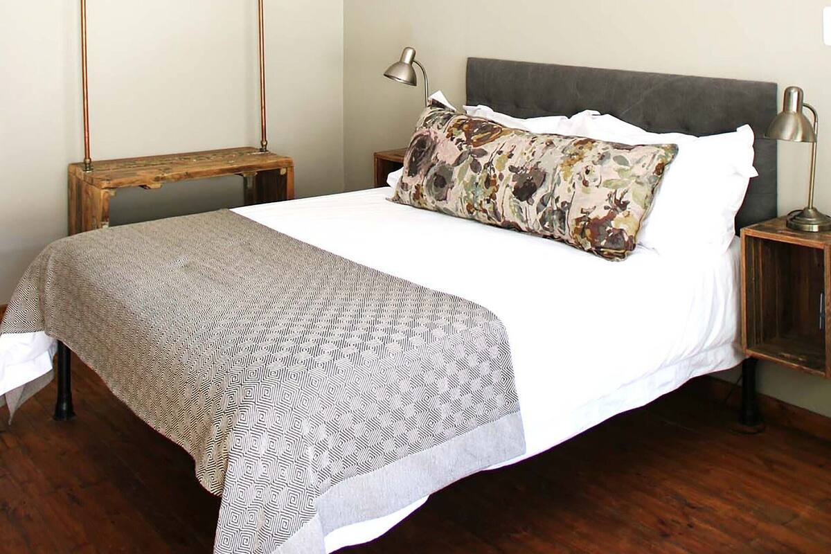 1 bedroom, Egyptian cotton sheets, premium bedding, blackout curtains