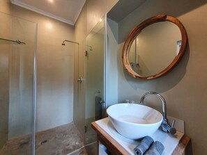 Comfort Double Room | Bathroom shower
