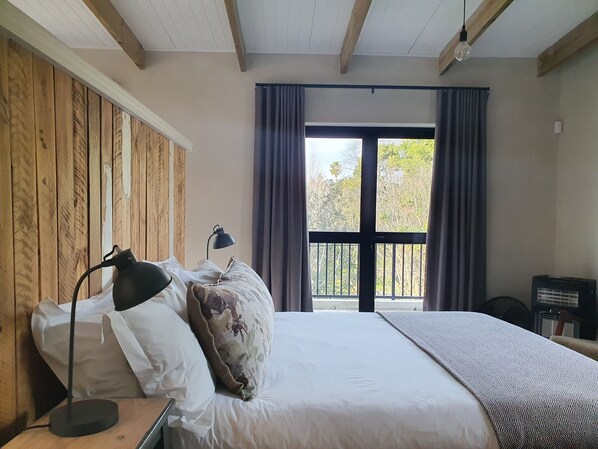 Deluxe Studio | 1 bedroom, Egyptian cotton sheets, premium bedding - Avo and Oak (George)