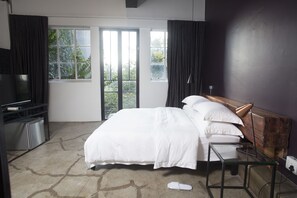 Deluxe Room, 1 Bedroom (Room Juliet) | Egyptian cotton sheets, premium bedding, down comforters, pillowtop beds