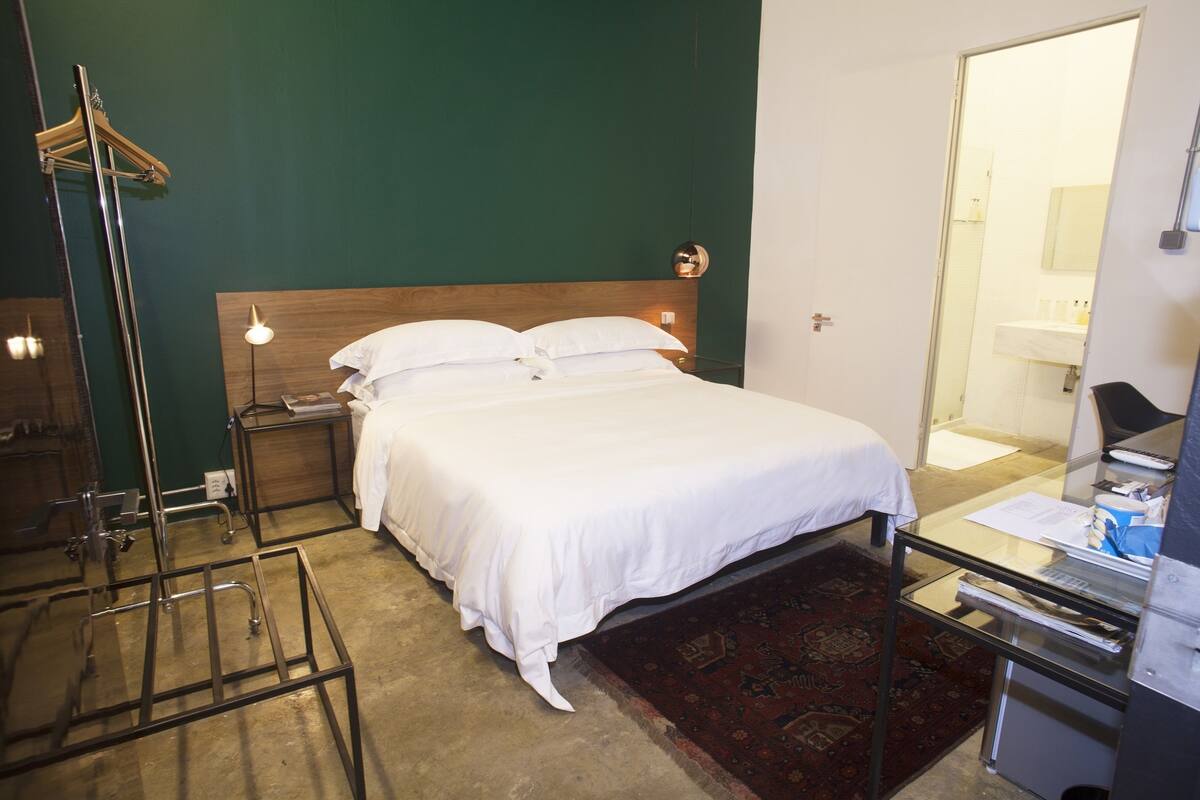 Deluxe Room, 1 Bedroom (The Boardroom) | Cadar kapas Mesir, peralatan tempat tidur premium, gebar bulu kapas 