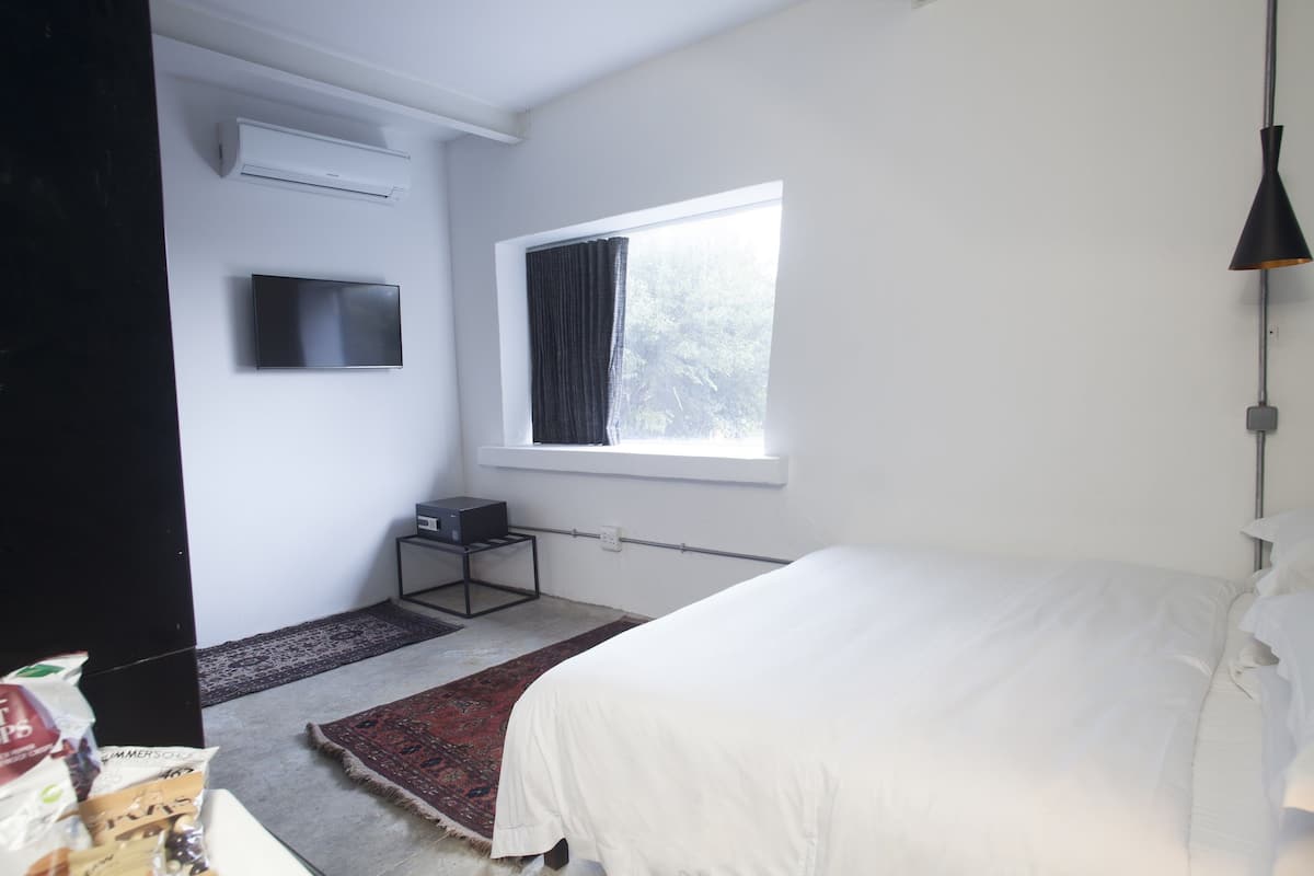 Deluxe Room, 1 Bedroom (The Elevator Room) | Cadar kapas Mesir, peralatan tempat tidur premium, gebar bulu kapas 