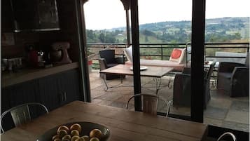 Standard House, 3 Bedrooms (Self Catering) | Makan dalam bilik