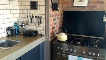 Standard House, 3 Bedrooms (Self Catering) | Private kitchen | Full-sized fridge, microwave, oven, stovetop