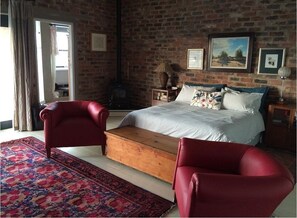 Standard House, 3 Bedrooms (Self Catering) | 3 bedrooms, in-room safe, iron/ironing board, free WiFi - The Warehouse (Krugersdorp)