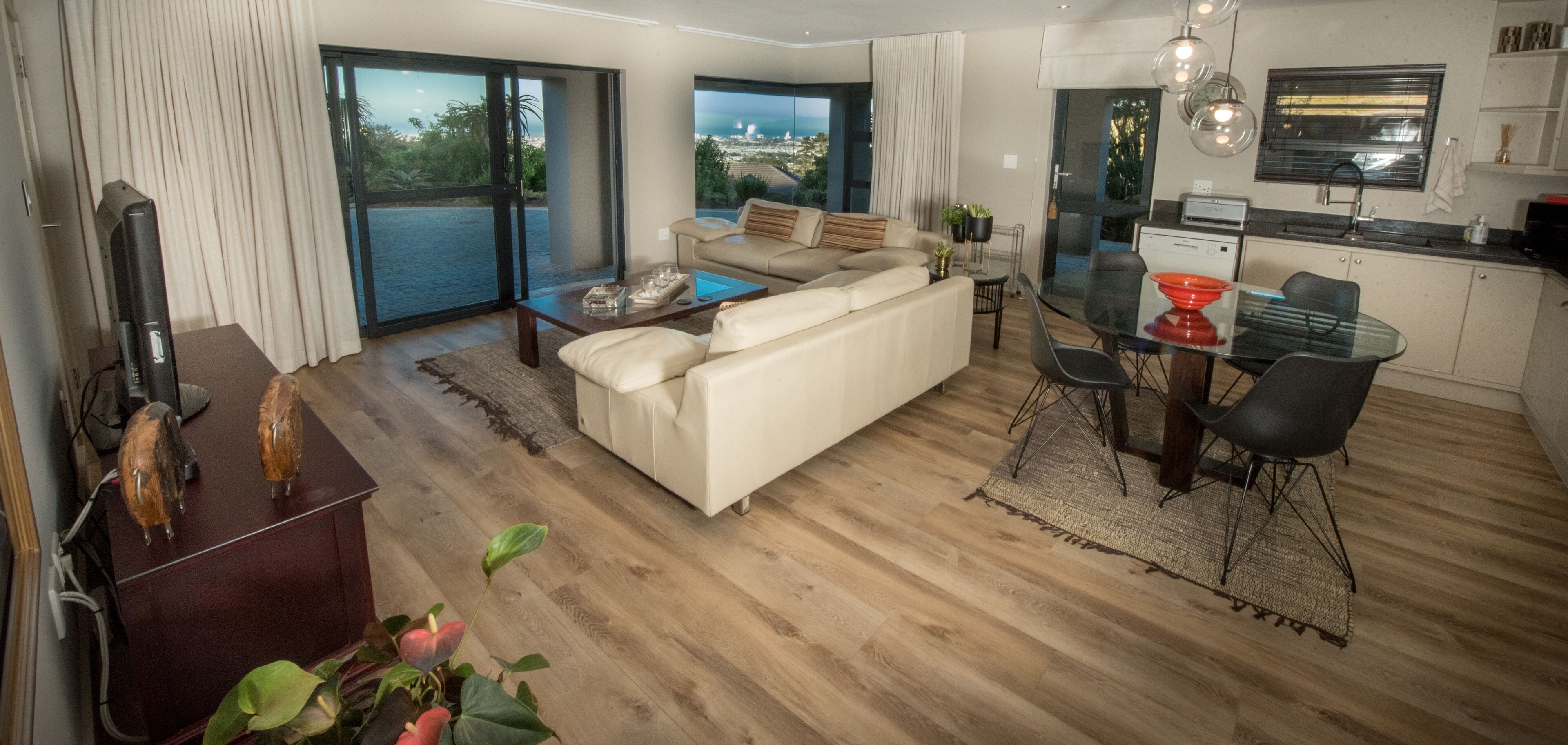 Căn hộ Cao cấp | Khu phòng khách | TV màn hình phẳng 