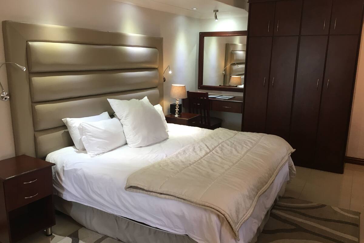 Comfort Room, 1 Bedroom (King Room with Kitchenette) | Iron/ironing board, free WiFi, wheelchair access