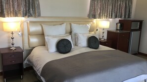 Comfort Room, 1 Bedroom (King Room) | Iron/ironing board, free WiFi, wheelchair access
