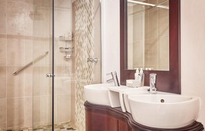 Free toiletries, hair dryer, towels - Riverwalk B and B (Clarens)